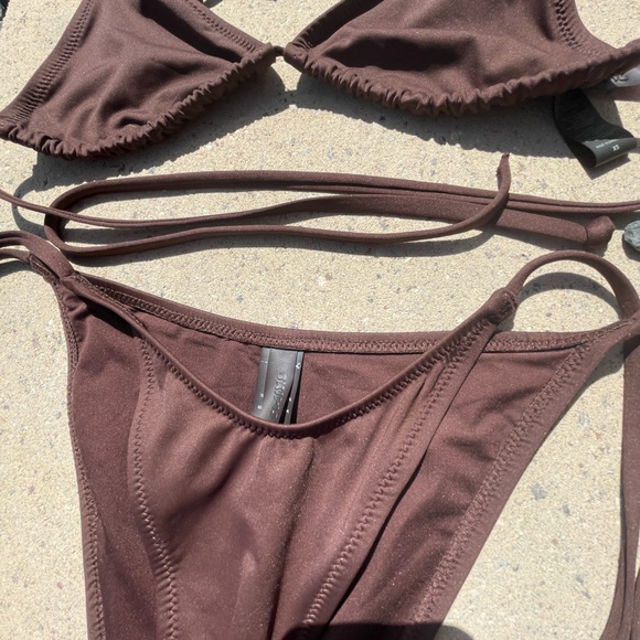 SKIMS Cocoa Bikini Set - Picture 5 of 5